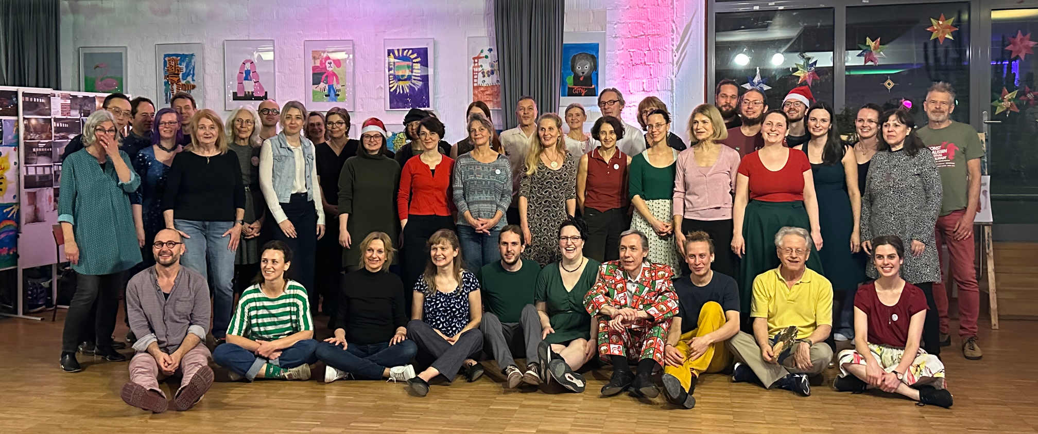 Gruppenfoto_vieler_TänzerInnen